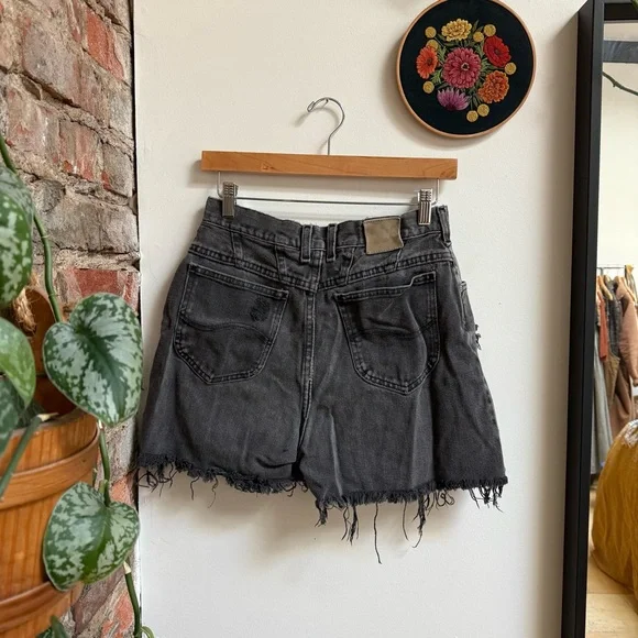 Lee | Vintage Distressed High Waisted Denim Shorts - Picture 3 of 4